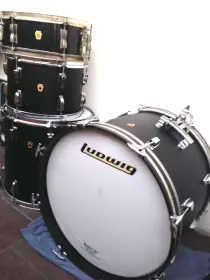 Ludwigs in black paint?