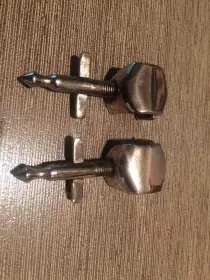 Short clamp on bass drum spurs