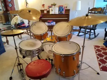 1968 Ludwig Hollywood Gold Sparkle