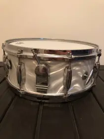 Nice Gretsch White Satin Flame Kit
