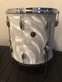 Nice Gretsch White Satin Flame Kit