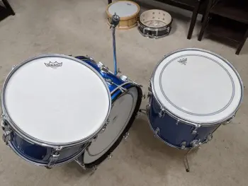 Ludwig Keystone Badge Super Classic 13/16/22 in Blue Sparkle with Naugahyde Bags