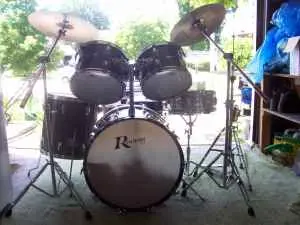 Can anyone identify these Rogers Drums?