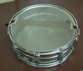 Need help in identification Ludwig snare drum!