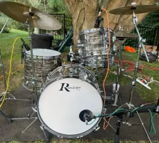 This is the Display Your Rogers Drums Thread