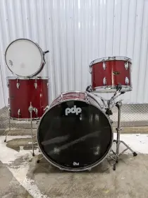 MIJ Stewart Red Sparkle 13/16/22 with Matching Snare