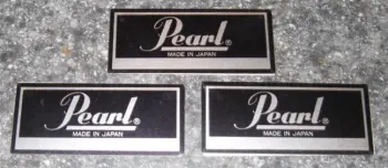 Pearl badges and lugs needed.