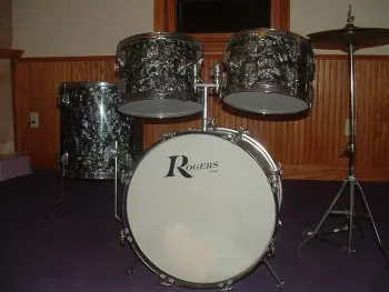Dating Rogers Holiday drum kit