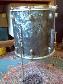 Help with dateing Slingerland tom please.