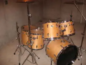 Black Ludwig Acrolite B/O badge???