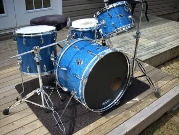 Who sold Silvertone drums