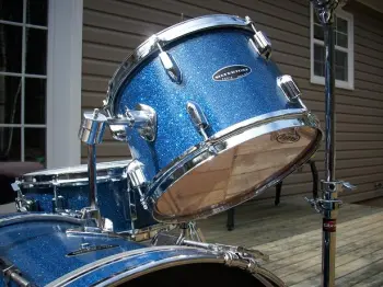 Who sold Silvertone drums