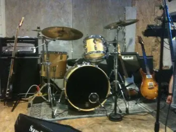 possibe vintage rogers kit?
