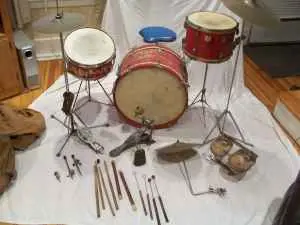 is this really a radio king drum set?