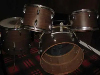 ID this kit? 50's mahogany?