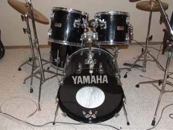 Please help me identify this Yamaha drum set
