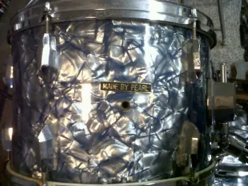 help identifying old pearl drums