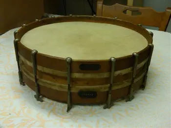 Please help identify my grandfather's Leedy snare