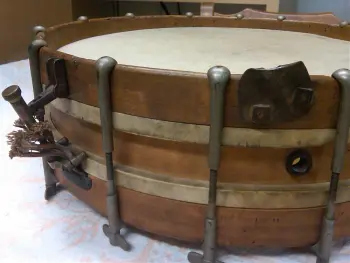 Please help identify my grandfather's Leedy snare