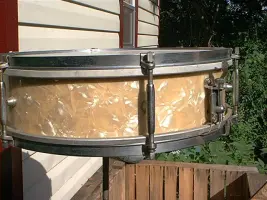 ID this vintage snare drum