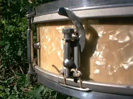 ID this vintage snare drum