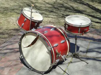 Very early Pearl set- interesting hardware!