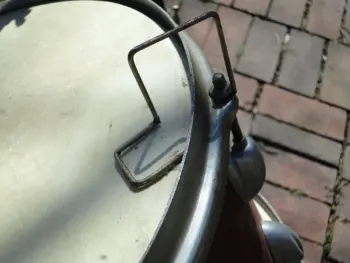 Very early Pearl set- interesting hardware!