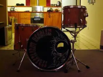 Please help me identify this drumkit