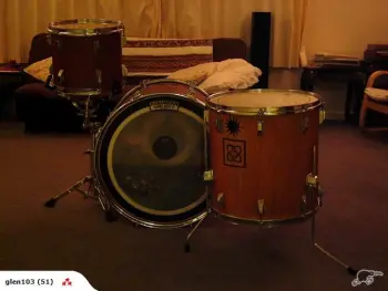Please help me identify this drumkit