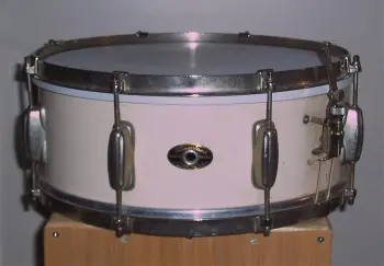 Slingy (&quot;off&quot;)white Lacquer Snare