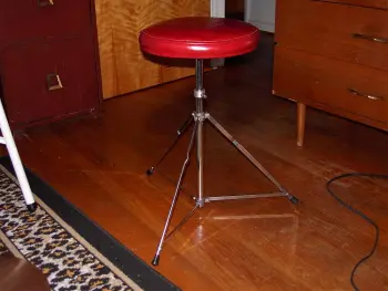 Ludwig Canister throne