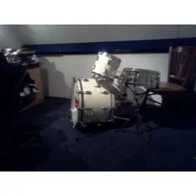 Help, Which brand is this vintage drumkit.