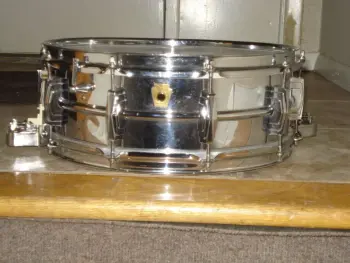 exceptionally CLEAN pre- serial Ludwig Super-Sensitive snare!