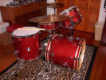 Who has the smallest kit?  (square ft)