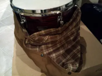 Bought a small mountain of vintage soft drum bags, Q about 1 of them.