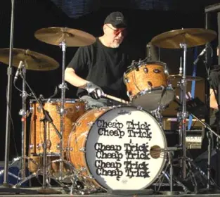 What was Bun E. playing on last night?