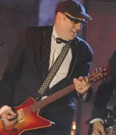 What was Bun E. playing on last night?