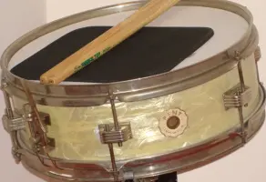 Ludwig kit with both large and small lugs?