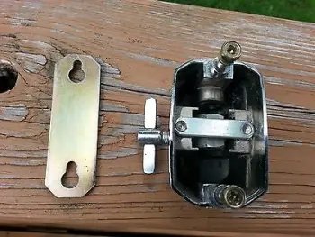Need help identifying pic 2