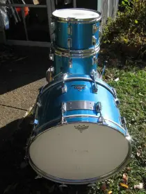 Pearl Fiberglass drums...