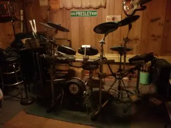 wanting to sell my uncles drums....