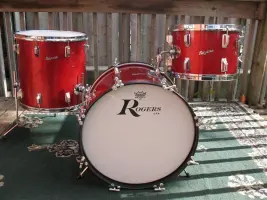 It's the &quot;show off your Rogers drums&quot; thread!