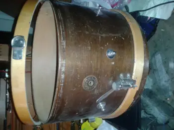 Need some help identifying this snare drum please.