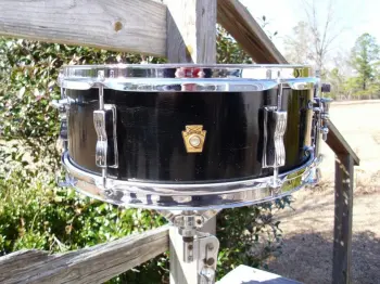 Ludwig hardware 65 but shell 68??  Help identify!