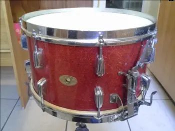 What is going on with this Radio King Snare?