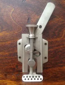 Trying again with this old throwoff - can anyone identify the brand?