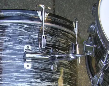 Drilling consolette on a bass drum