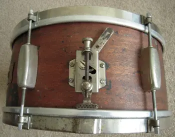 Trying again with this old throwoff - can anyone identify the brand?