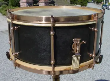 [B]1923-25 LUDWIG &amp; LUDWIG 6.5 x 14 8 LUG BLACK LACQUER/GOLD PLATED WOOD DeLUXE (“WOO