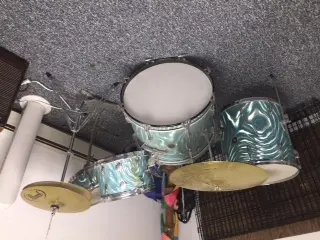 Help on Gretsch drum color and any other info